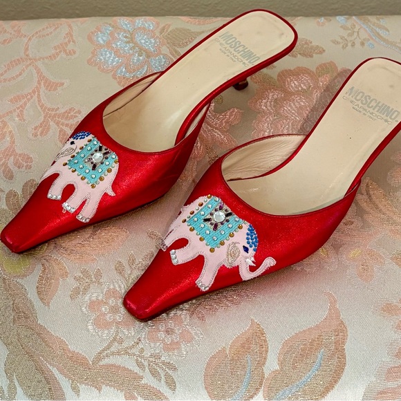 Moschino Cheap & Chic Red Satin Pointed Elephant Embellished Mules - Picture 7 of 11